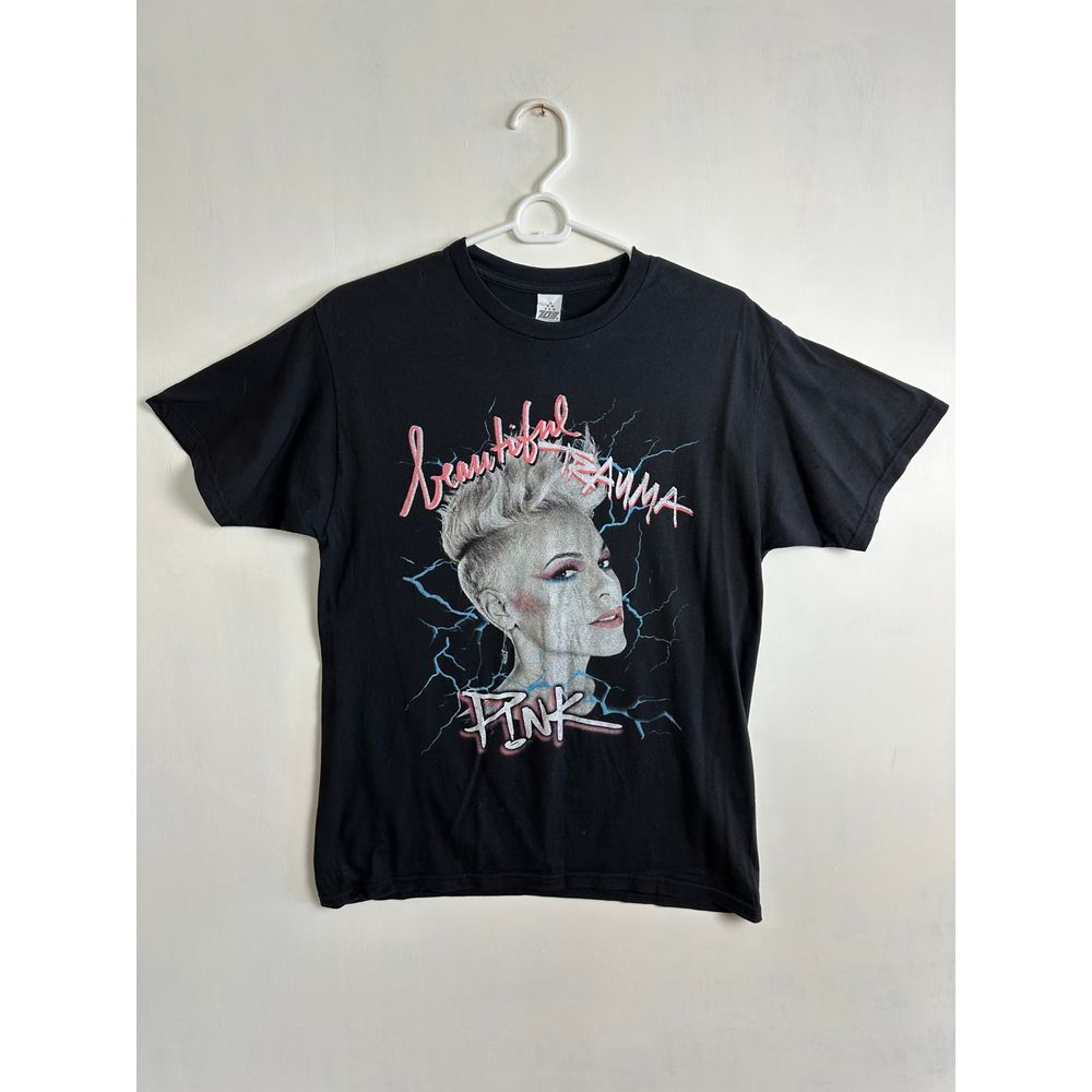 Fantasy Activewear Tee Shirt Women's‎ Medium Beautiful Trauma World Tour 2018